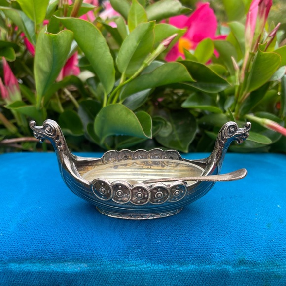 Silver Norwegian Viking Salt Dish​​​​​​ - Picture 1 of 16
